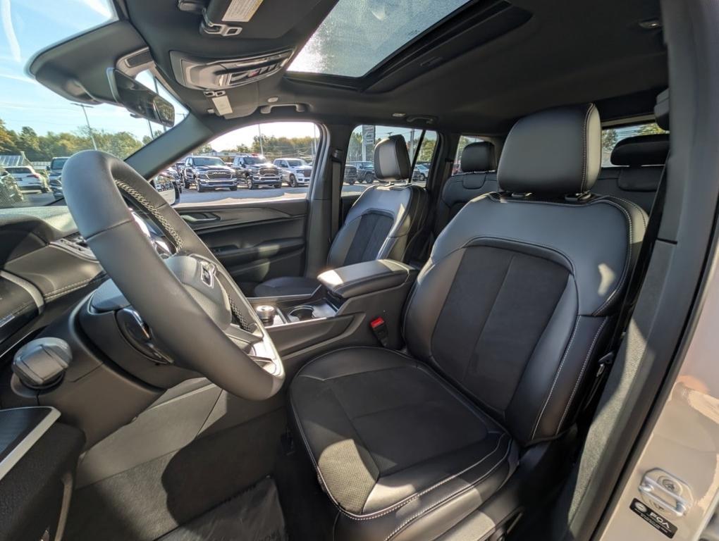 new 2025 Jeep Grand Cherokee car, priced at $44,480