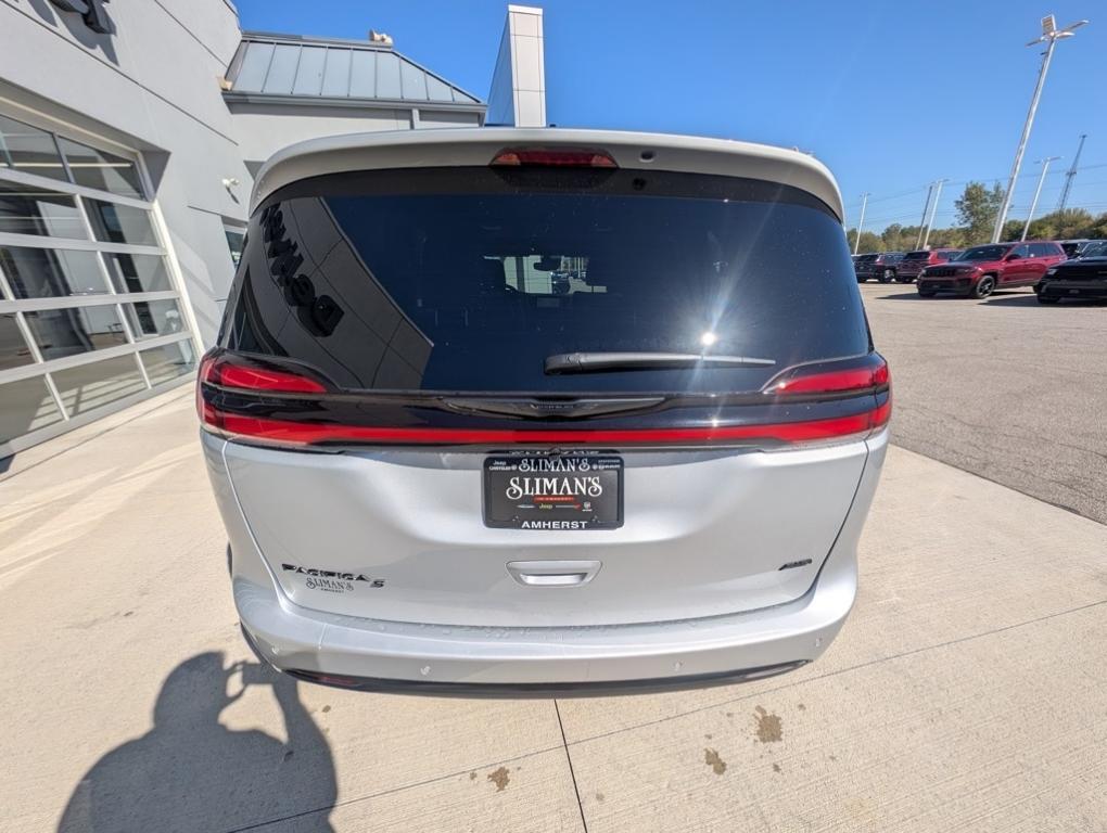 new 2026 Chrysler Pacifica car, priced at $46,280