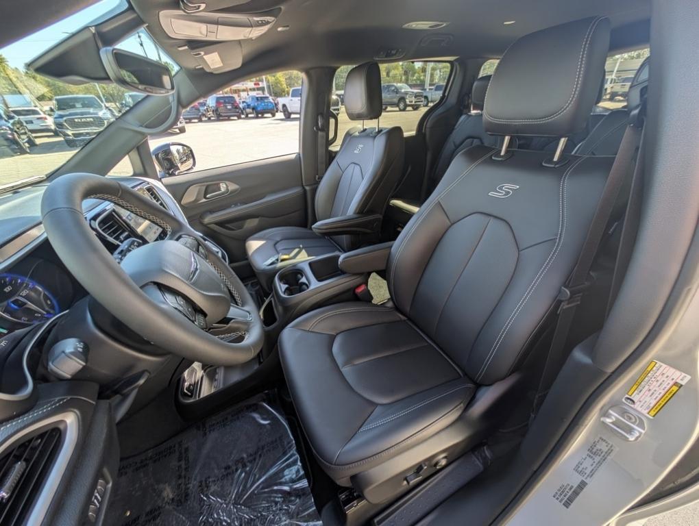 new 2026 Chrysler Pacifica car, priced at $46,280