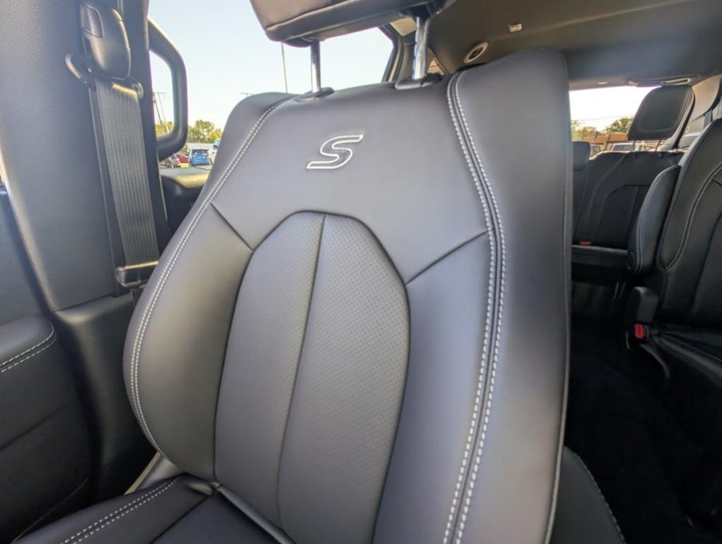 new 2026 Chrysler Pacifica car, priced at $46,280