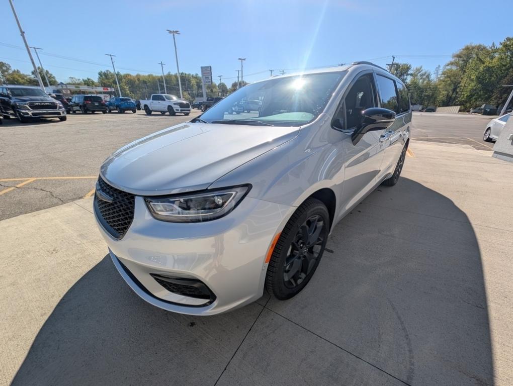 new 2026 Chrysler Pacifica car, priced at $46,280