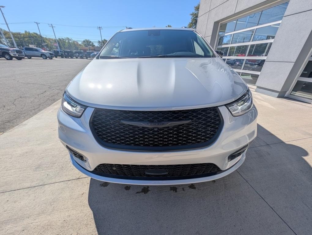 new 2026 Chrysler Pacifica car, priced at $46,280