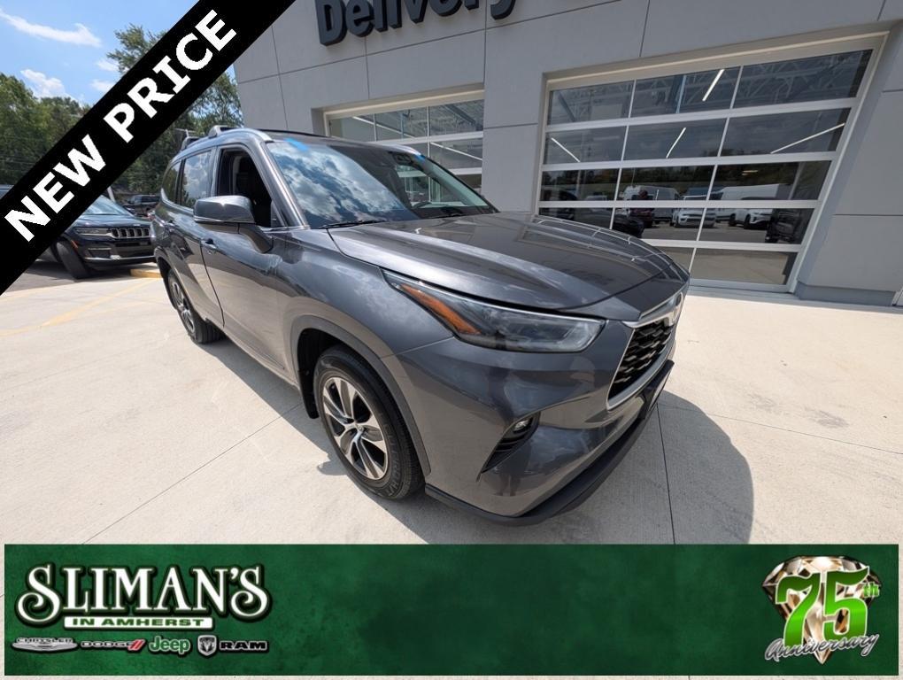 used 2021 Toyota Highlander car, priced at $29,500