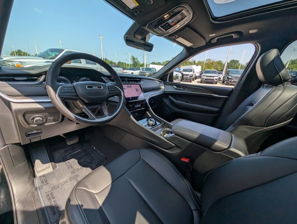 new 2025 Jeep Grand Cherokee car, priced at $41,005