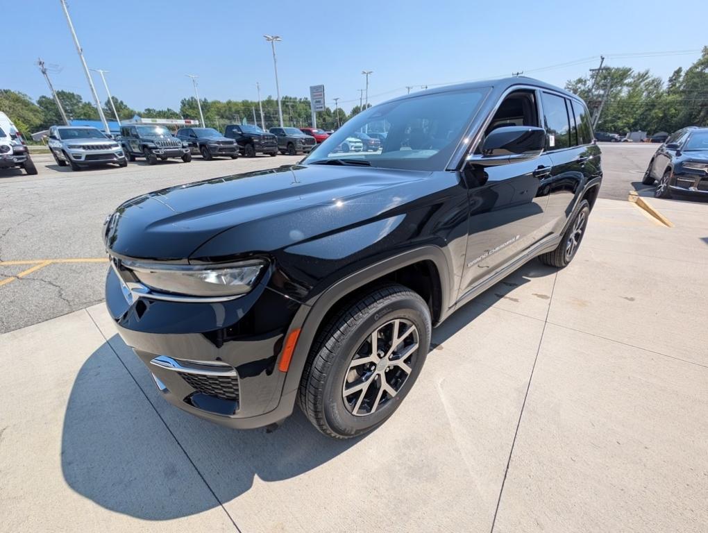 new 2025 Jeep Grand Cherokee car, priced at $41,005
