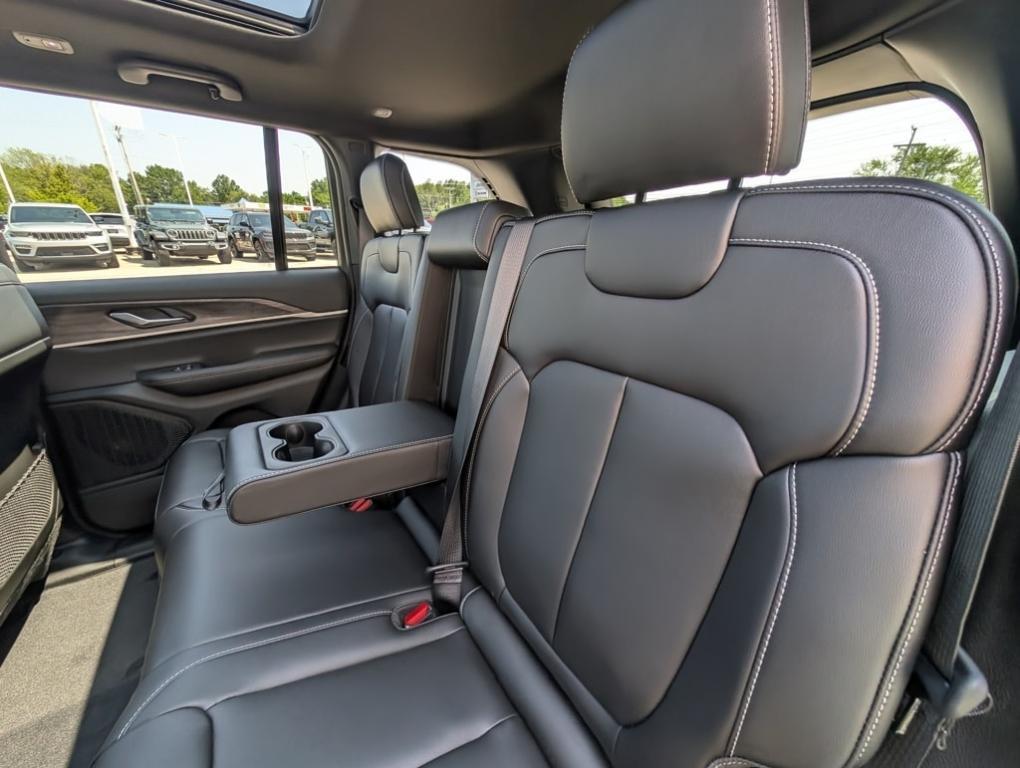 new 2025 Jeep Grand Cherokee car, priced at $41,005
