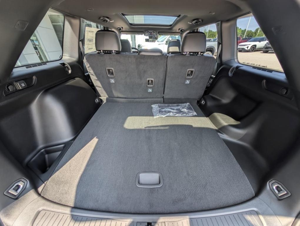 new 2025 Jeep Grand Cherokee car, priced at $41,005