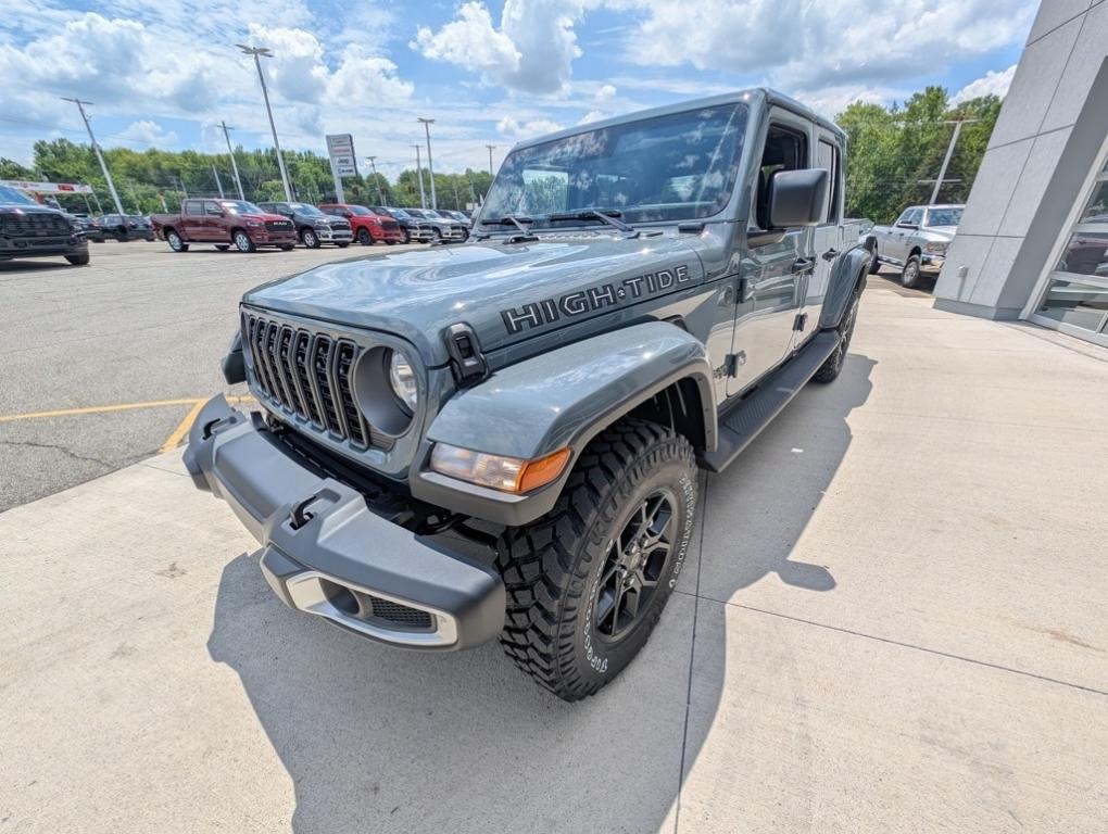 new 2025 Jeep Gladiator car, priced at $46,795