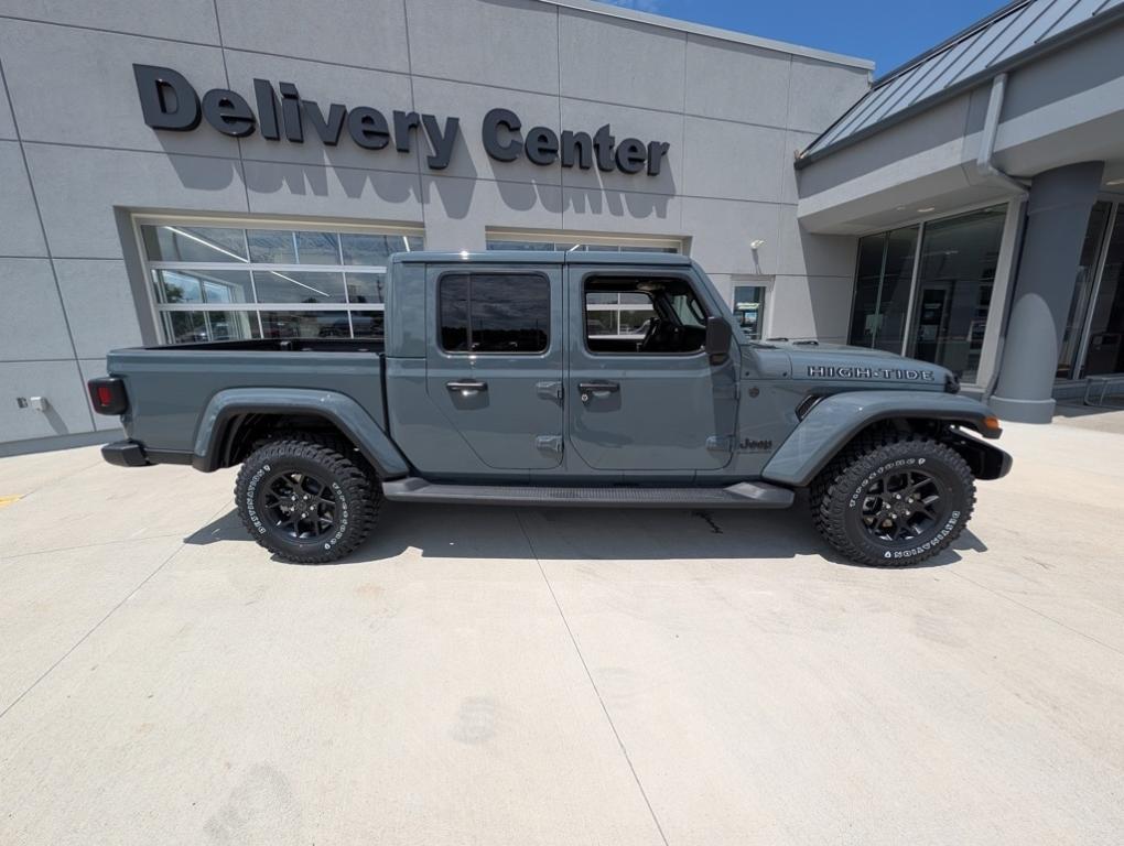 new 2025 Jeep Gladiator car, priced at $46,795