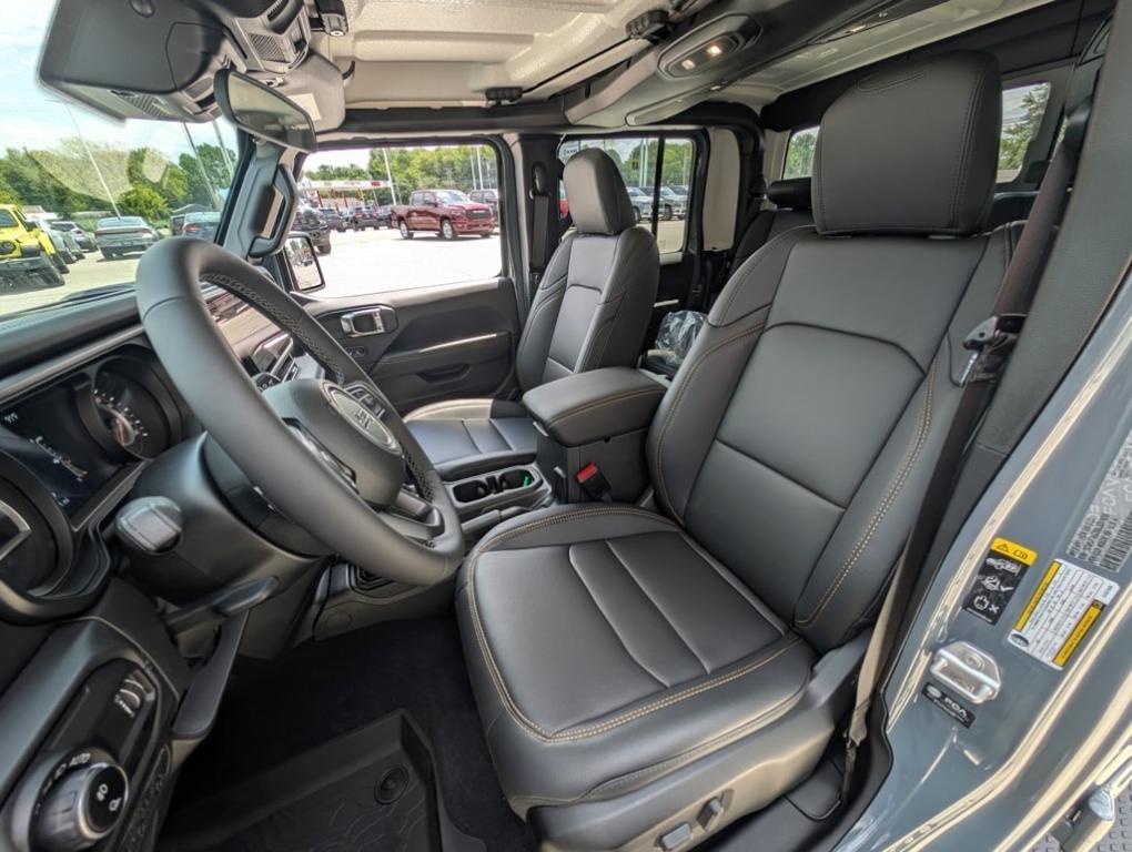 new 2025 Jeep Gladiator car, priced at $46,795