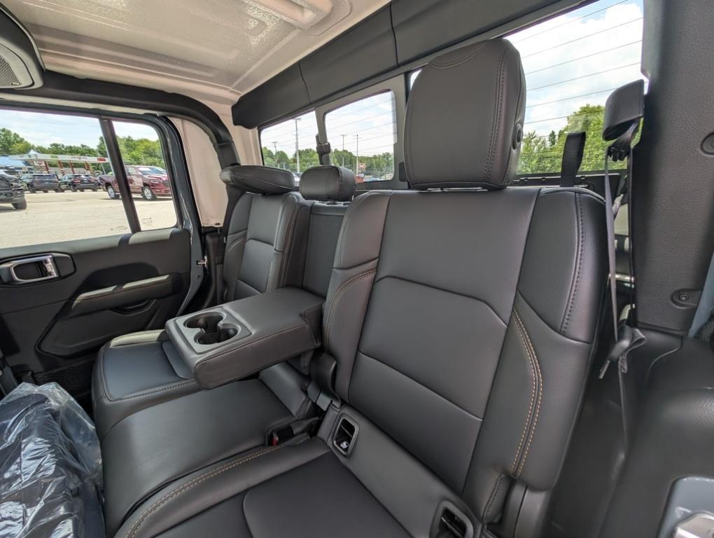 new 2025 Jeep Gladiator car, priced at $46,795