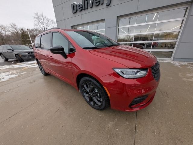 new 2025 Chrysler Pacifica car, priced at $51,585