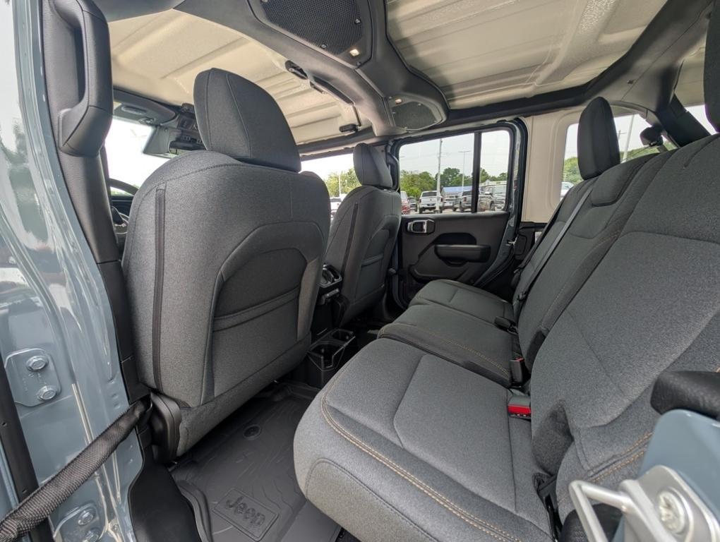 new 2025 Jeep Wrangler car, priced at $47,728
