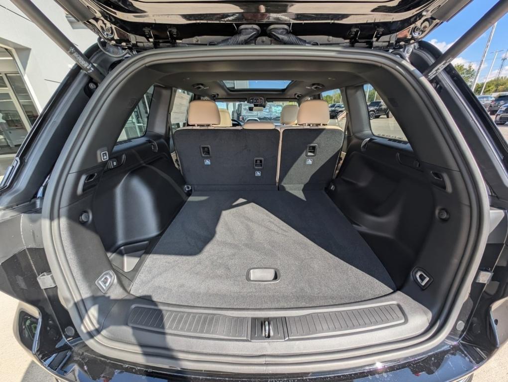 new 2025 Jeep Grand Cherokee car, priced at $45,760