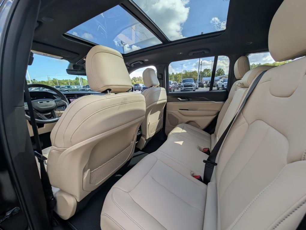 new 2025 Jeep Grand Cherokee car, priced at $45,760