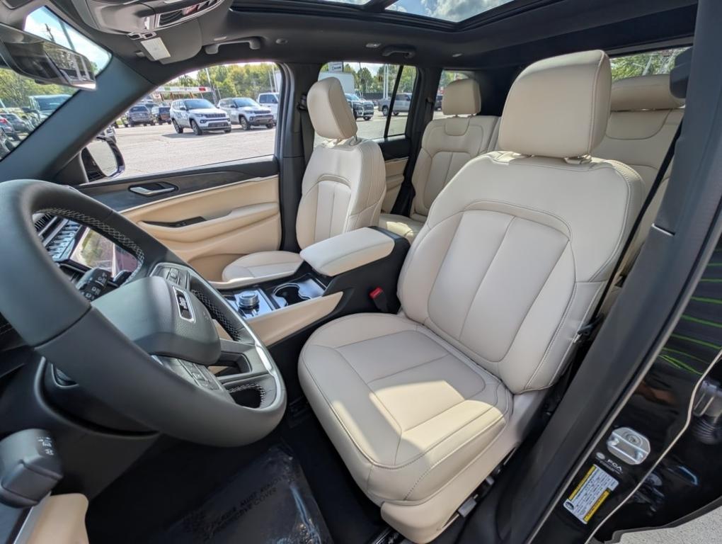 new 2025 Jeep Grand Cherokee car, priced at $45,760