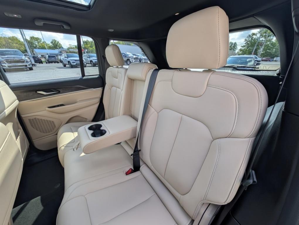new 2025 Jeep Grand Cherokee car, priced at $45,760
