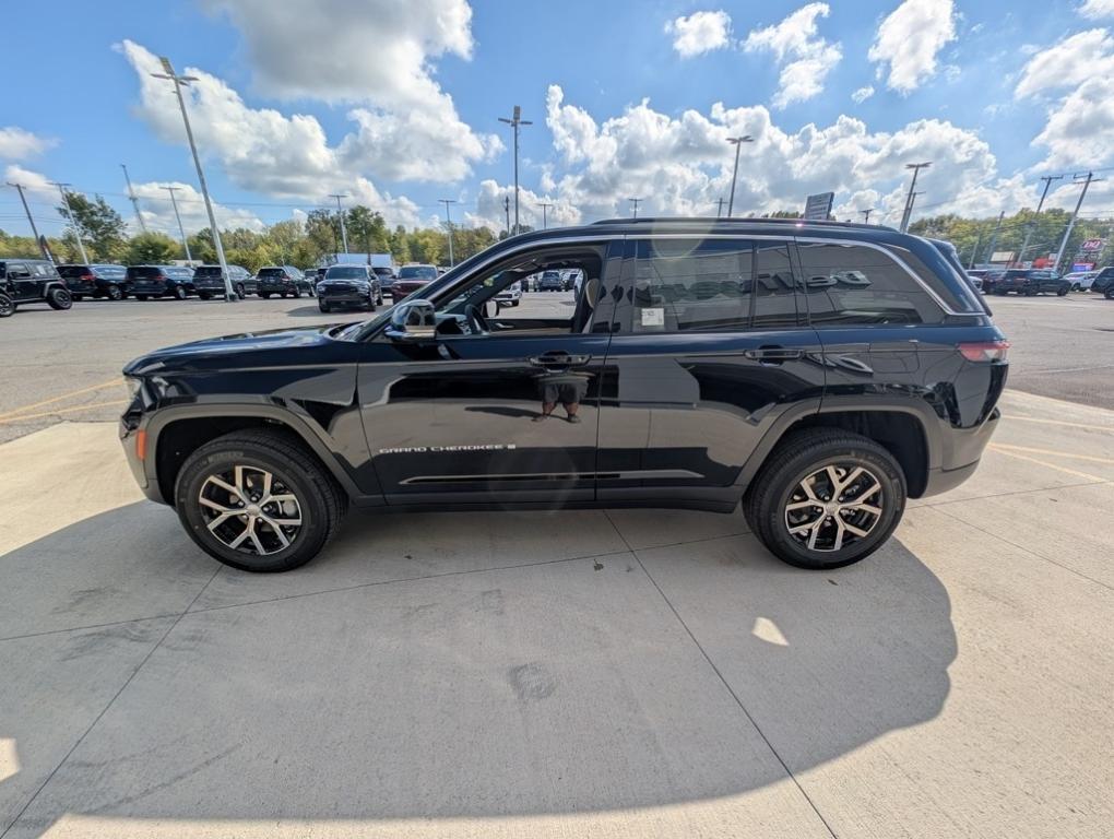 new 2025 Jeep Grand Cherokee car, priced at $45,760
