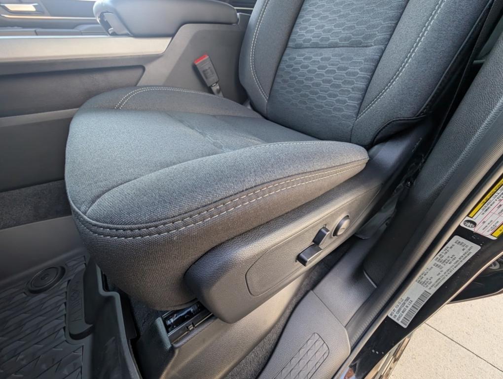 new 2025 Ram 1500 car, priced at $46,581