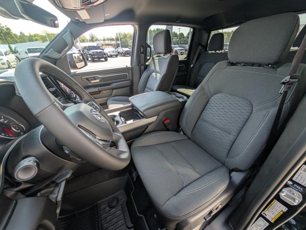 new 2025 Ram 1500 car, priced at $46,581