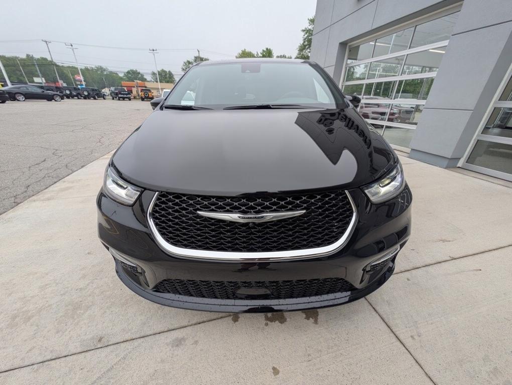 new 2025 Chrysler Pacifica car, priced at $47,188