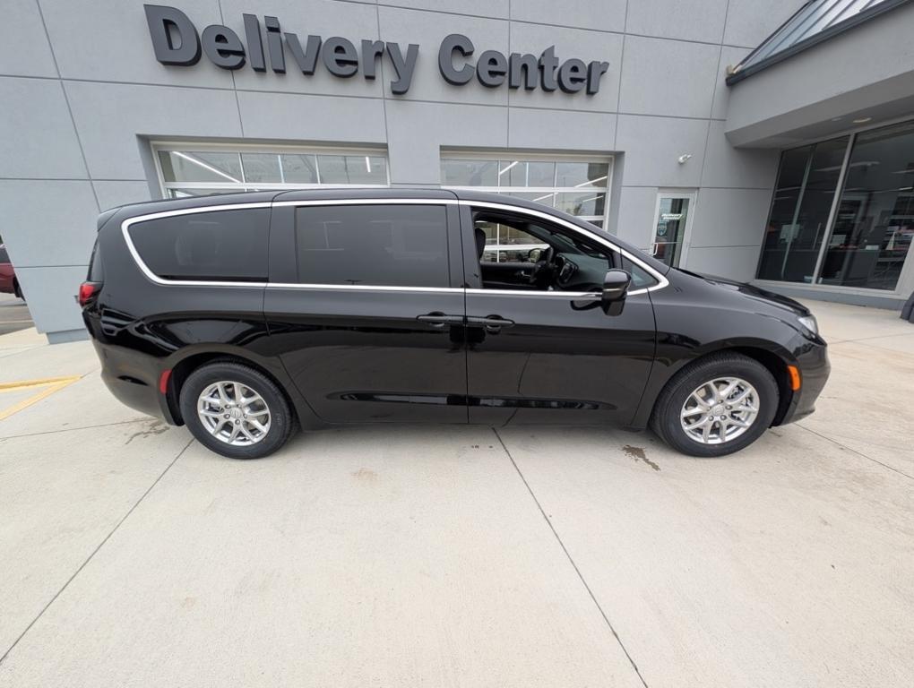 new 2025 Chrysler Pacifica car, priced at $47,188