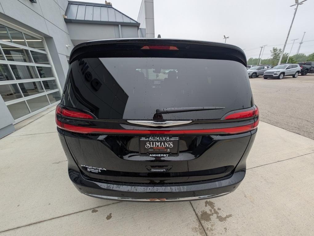 new 2025 Chrysler Pacifica car, priced at $47,188