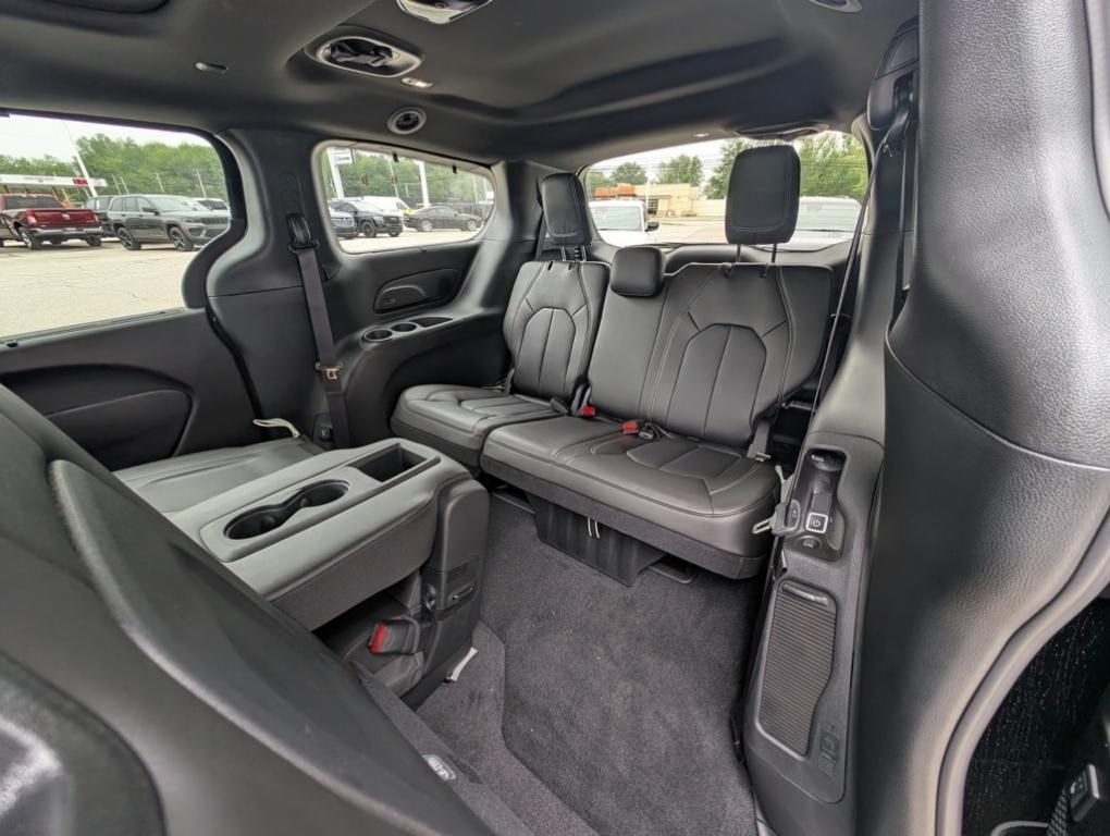 new 2025 Chrysler Pacifica car, priced at $47,188