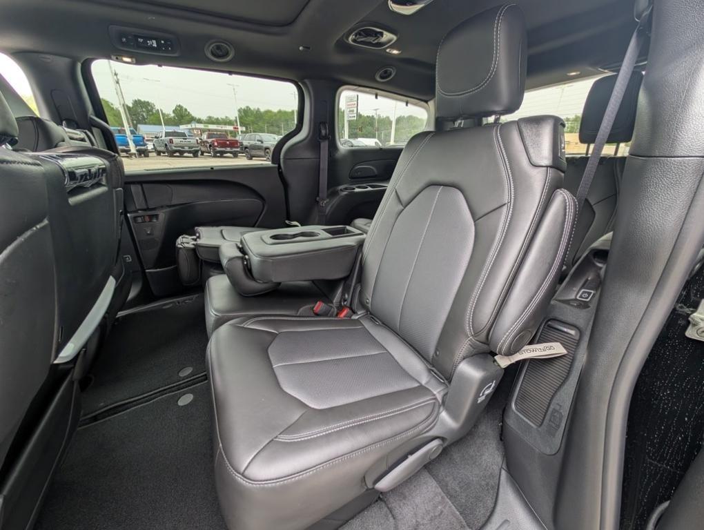 new 2025 Chrysler Pacifica car, priced at $47,188