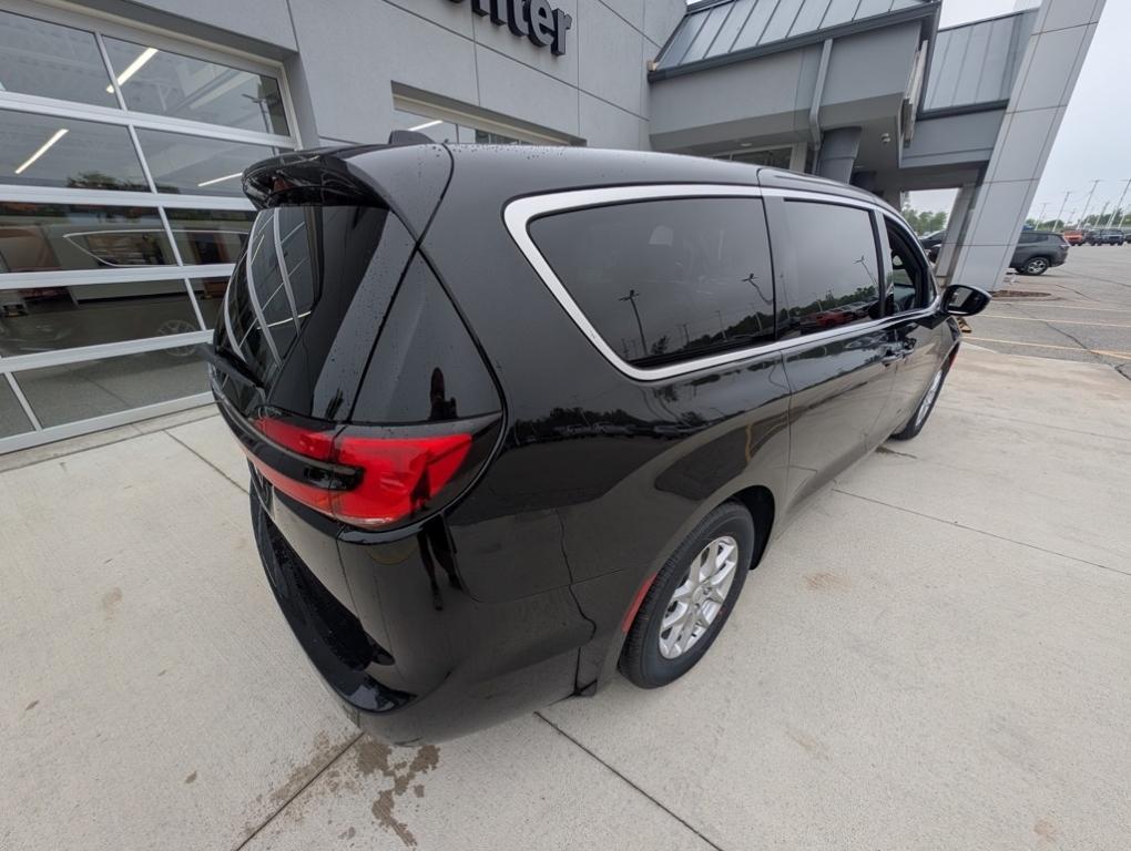 new 2025 Chrysler Pacifica car, priced at $47,188