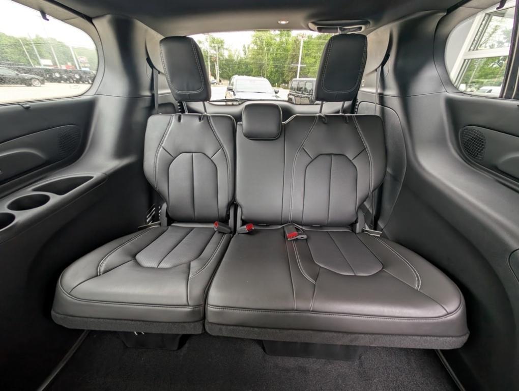new 2025 Chrysler Pacifica car, priced at $47,188