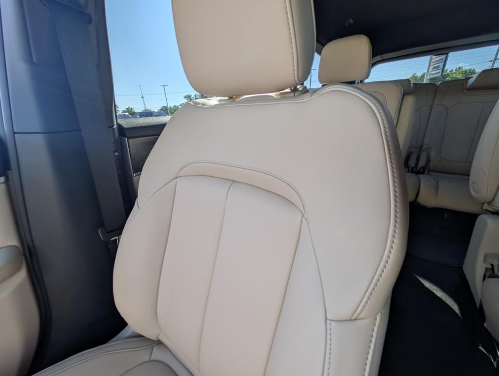 new 2025 Jeep Grand Cherokee L car, priced at $46,943