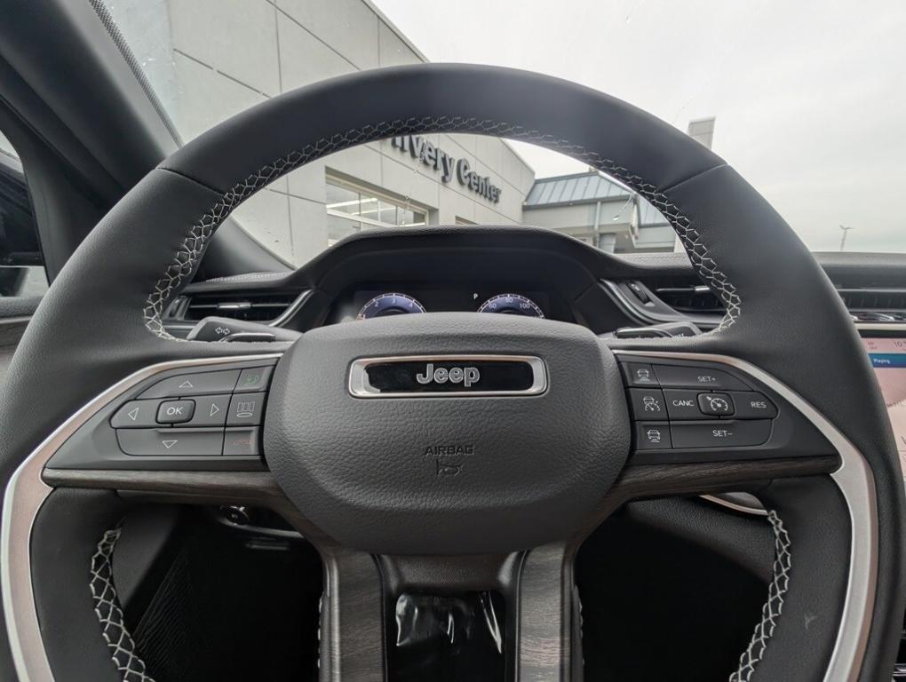 new 2025 Jeep Grand Cherokee car, priced at $49,140
