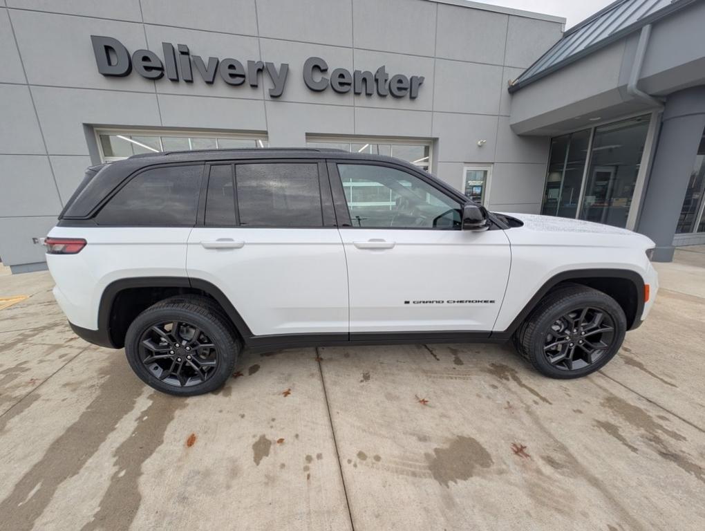 new 2025 Jeep Grand Cherokee car, priced at $49,140