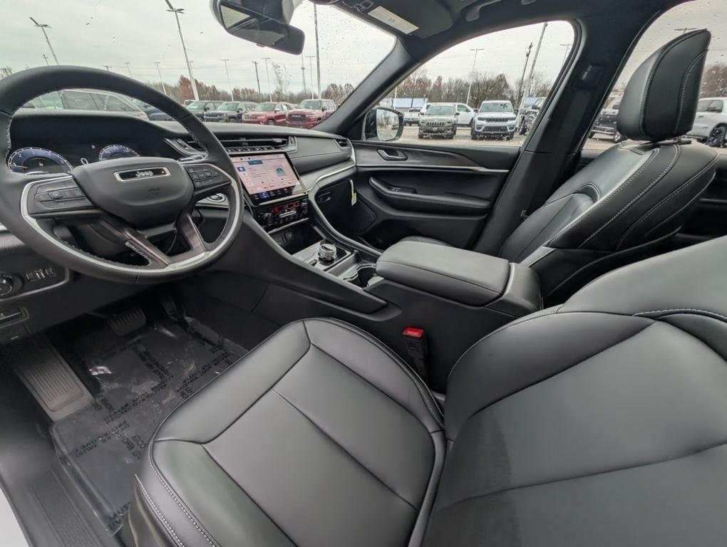 new 2025 Jeep Grand Cherokee car, priced at $49,140