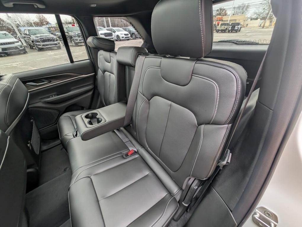new 2025 Jeep Grand Cherokee car, priced at $49,140