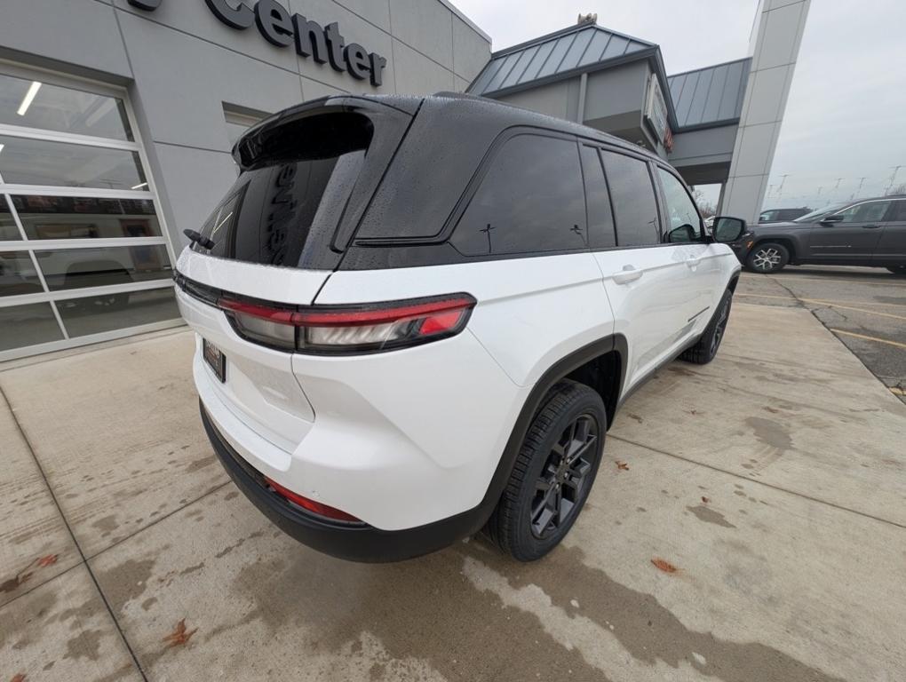 new 2025 Jeep Grand Cherokee car, priced at $49,140