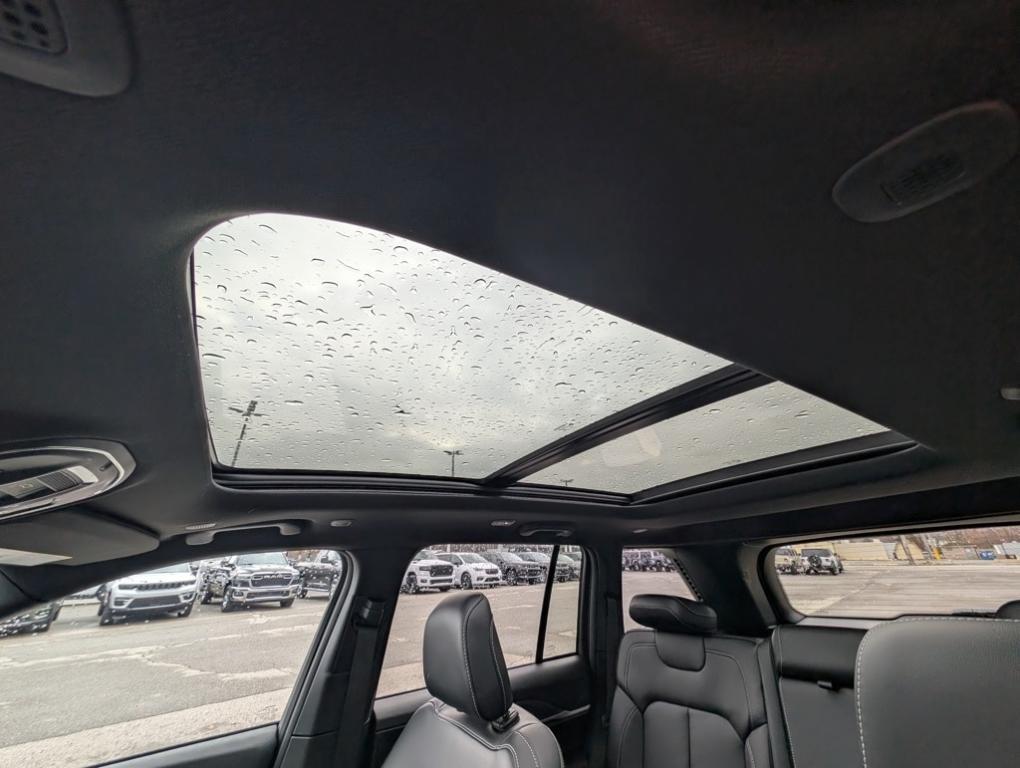 new 2025 Jeep Grand Cherokee car, priced at $49,140