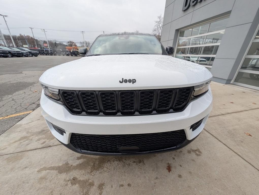 new 2025 Jeep Grand Cherokee car, priced at $49,140