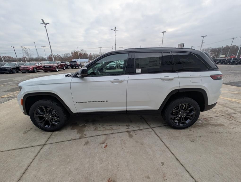 new 2025 Jeep Grand Cherokee car, priced at $49,140