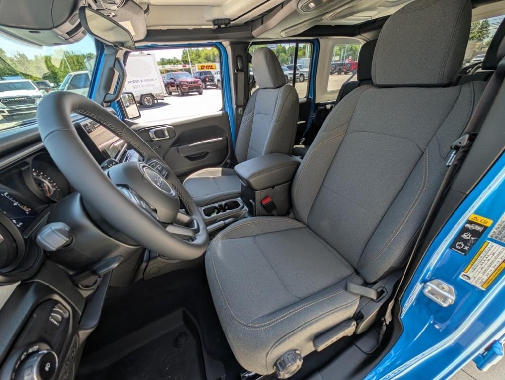 new 2025 Jeep Wrangler car, priced at $47,728