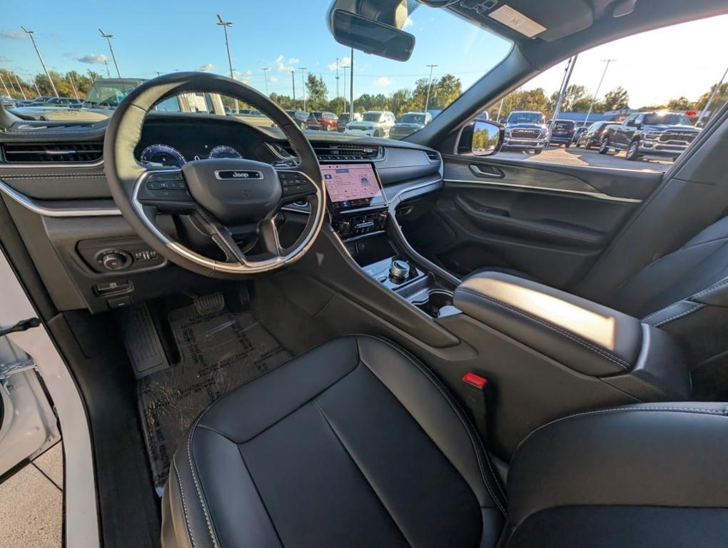 new 2025 Jeep Grand Cherokee car, priced at $47,165