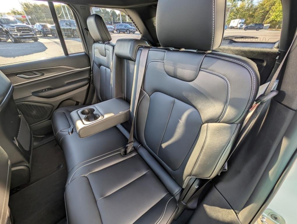 new 2025 Jeep Grand Cherokee car, priced at $47,165