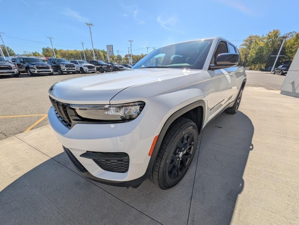 new 2025 Jeep Grand Cherokee car, priced at $43,885