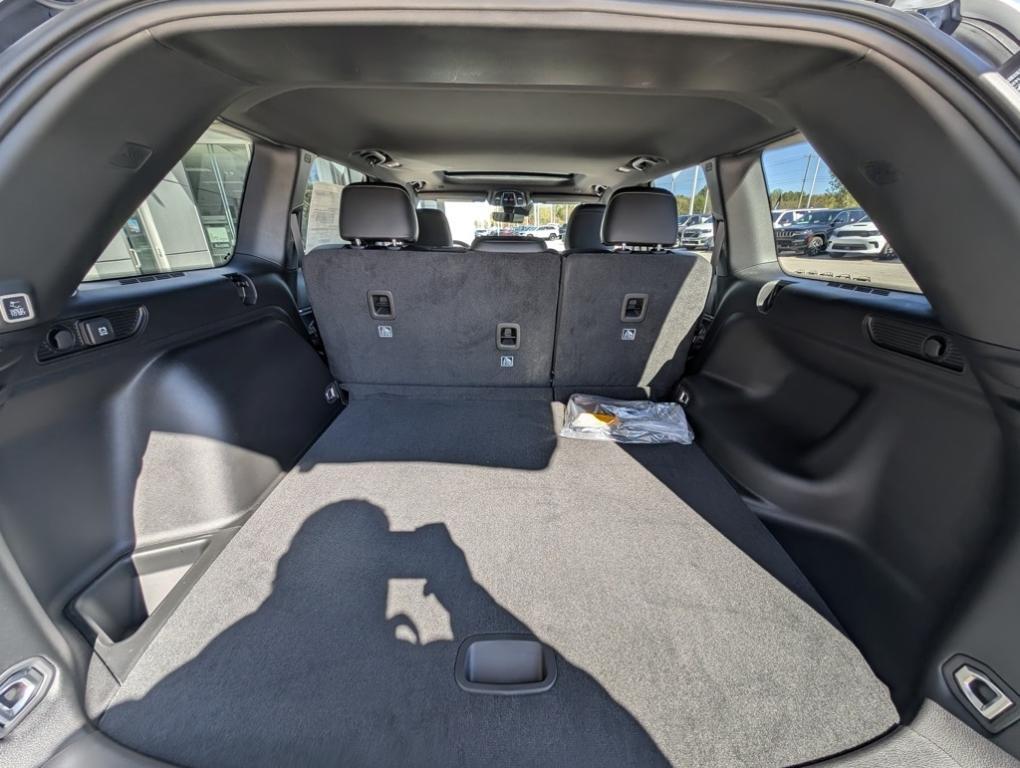 new 2025 Jeep Grand Cherokee car, priced at $43,885
