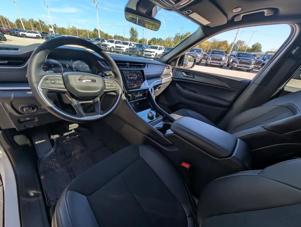 new 2025 Jeep Grand Cherokee car, priced at $43,885