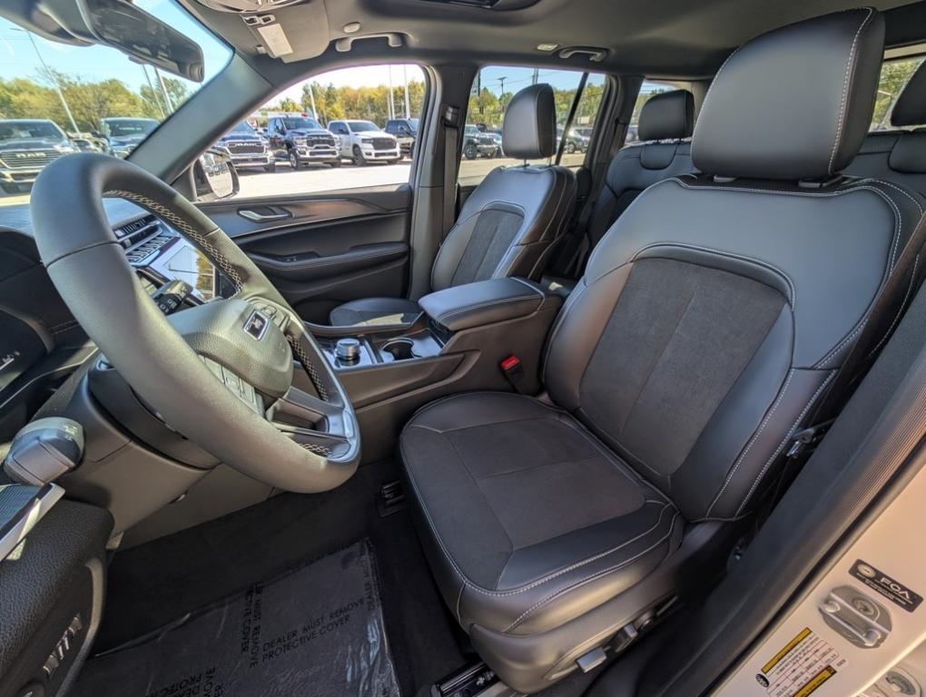 new 2025 Jeep Grand Cherokee car, priced at $43,885