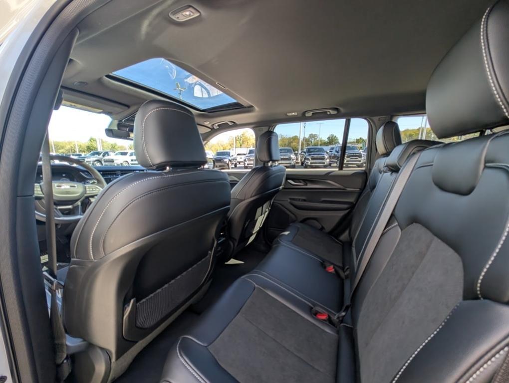 new 2025 Jeep Grand Cherokee car, priced at $43,885