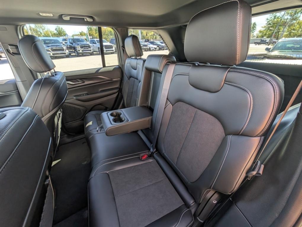 new 2025 Jeep Grand Cherokee car, priced at $43,885