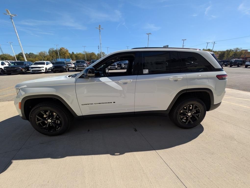 new 2025 Jeep Grand Cherokee car, priced at $43,885